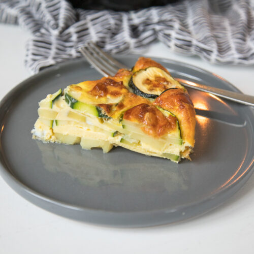 Leckere Zucchini Frittata frisch aus dem Ofen
