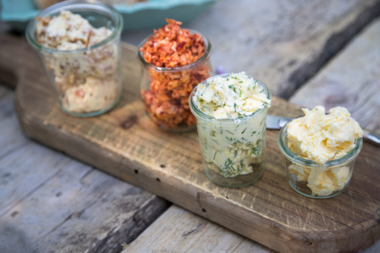 Ideal zum Grillen – viererlei Kräuterbutter | tastesheriff