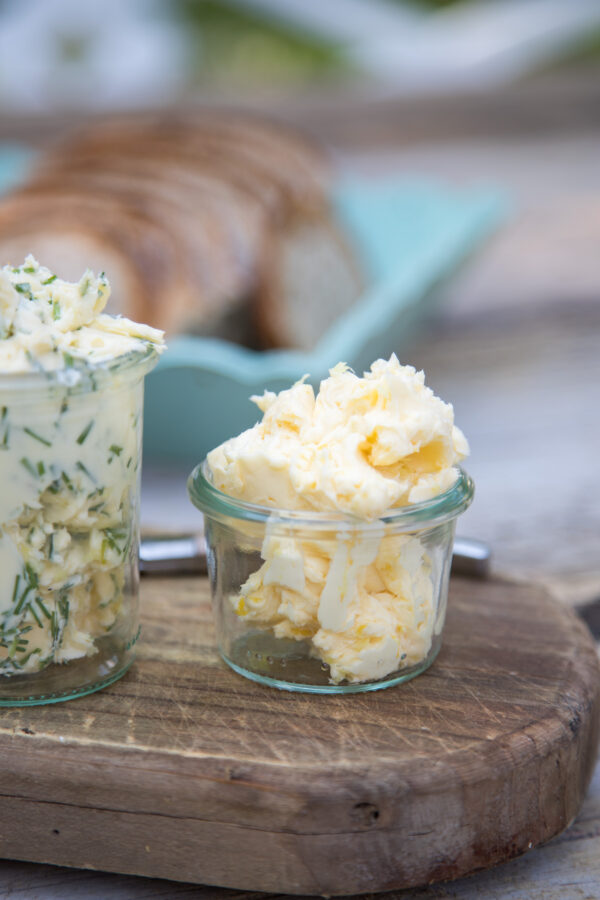 Ideal zum Grillen – viererlei Kräuterbutter | tastesheriff