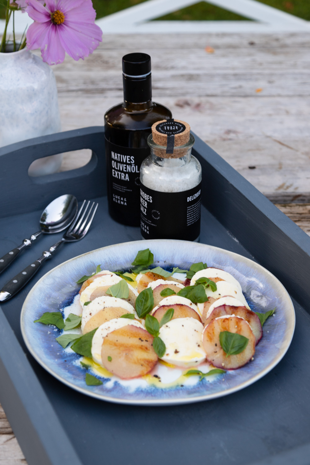 Sommerrezept: Gegrillte Pfirsiche mit Mozzarella