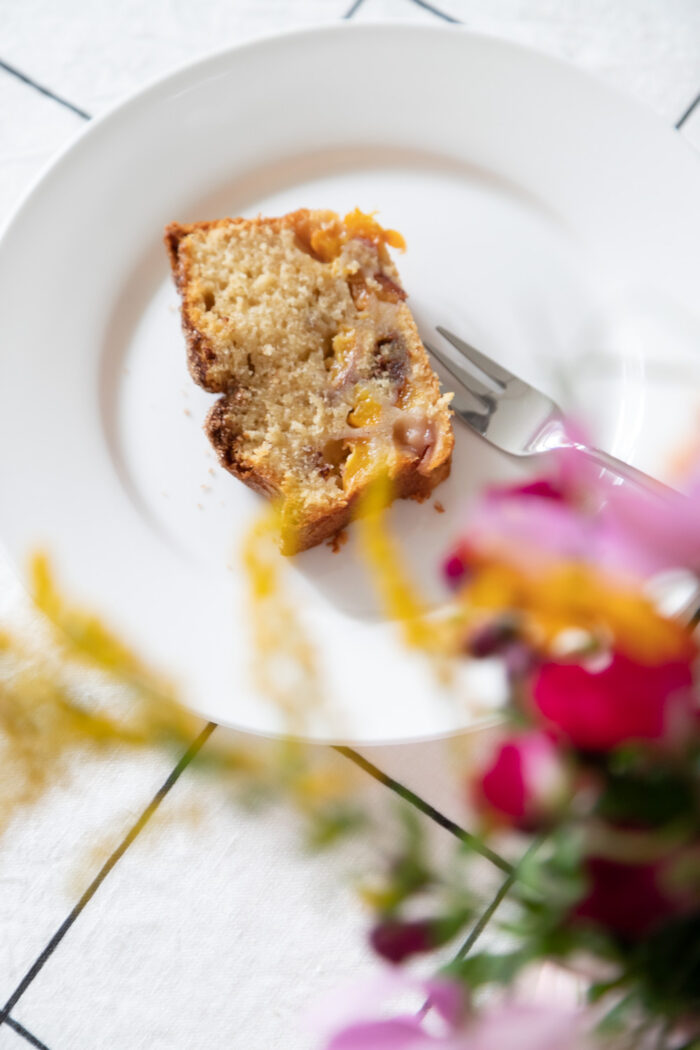 leckerer und einfacher Pfirsich-Rührkuchen mit Zimtkruste