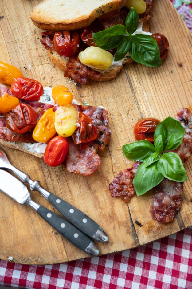 Es gibt Schnittchen Schneewittchen - Tomaten Speck Stulle