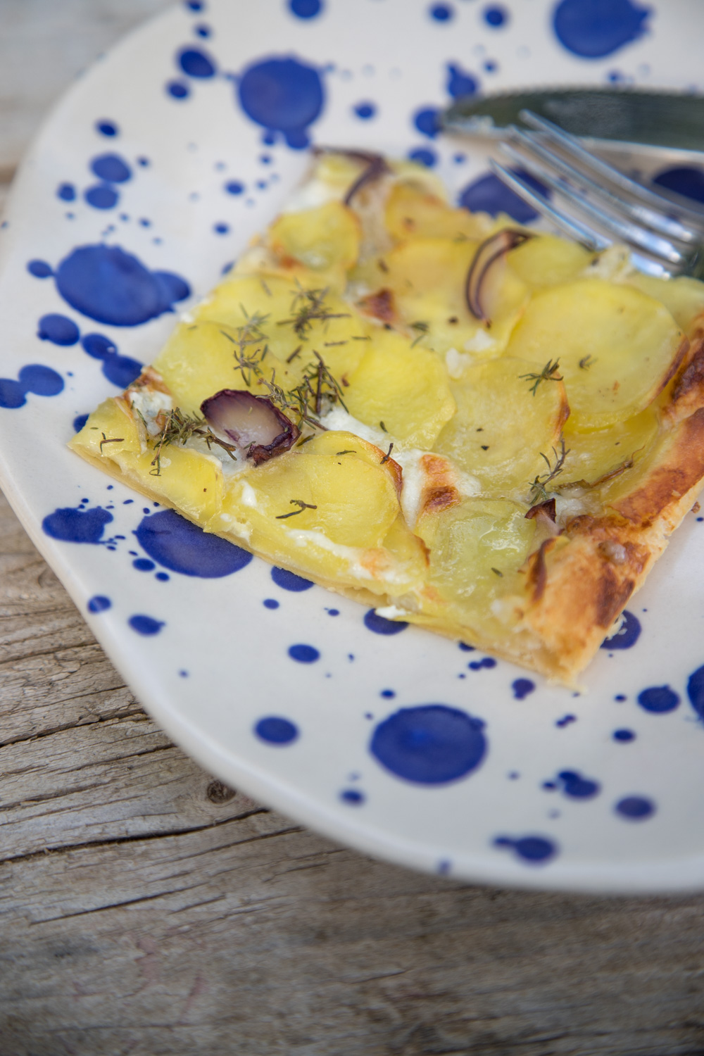 Saftig-leckere Kartoffel Bl&auml;tterteig Pizza zum schnellen Nachmachen