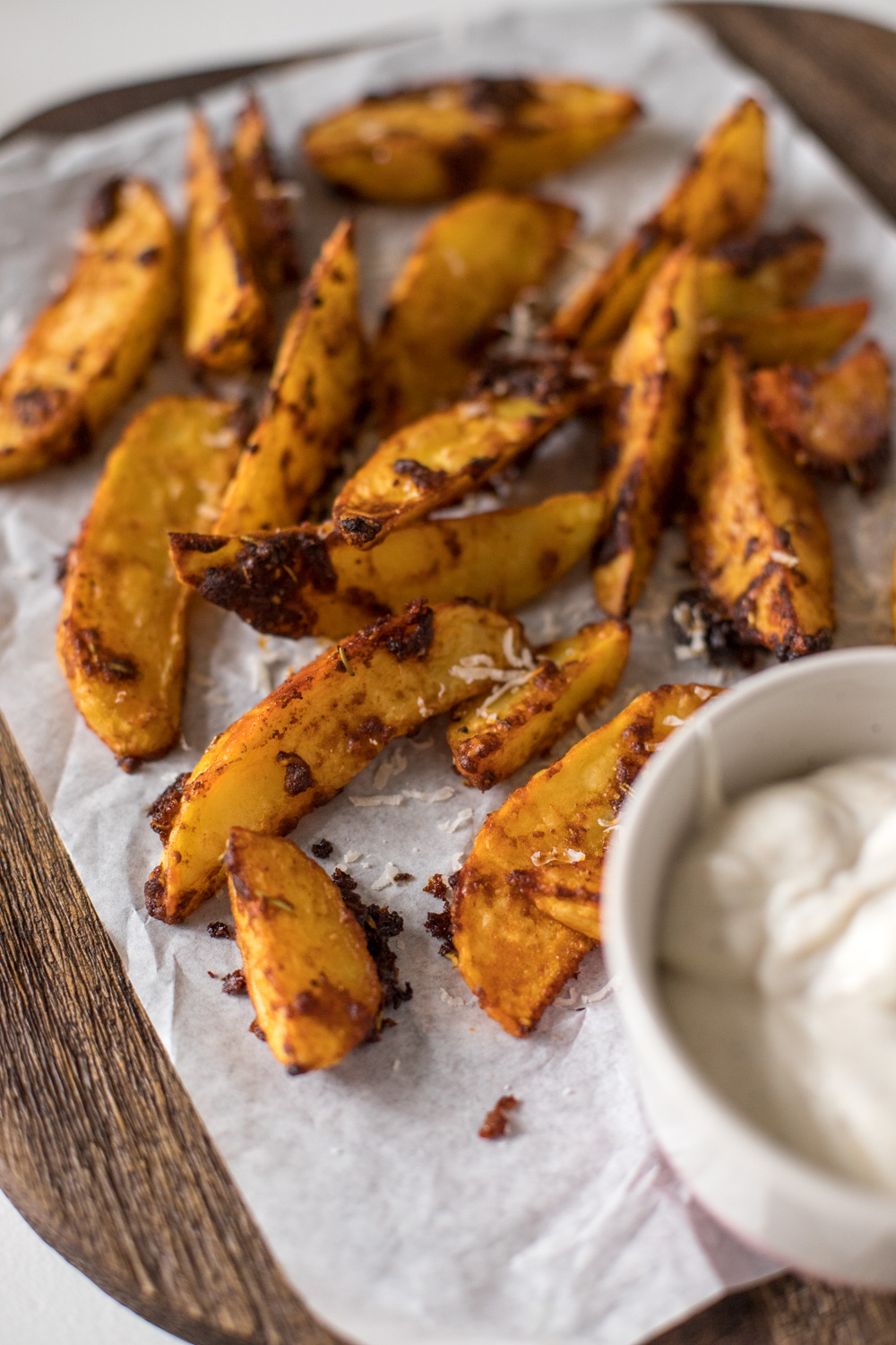 Kartoffelecken mit Parmesankruste - l&auml;sst Euch das auch sofort das Wasser im Mund zusammenlaufen?! Hier gibts das Rezept f&uuml;r diese super Beilage die mit nem Dip auch als Mittag durchgehen kann.