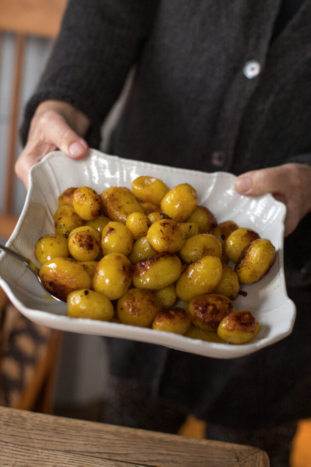 Wie macht man eigentlich klassisch Grünkohl für die ganze Familie? Das Rezept und wie man die besten süßen Kartoffeln dazu macht gibt's jetzt auf dem Blog! Guten Appetit!