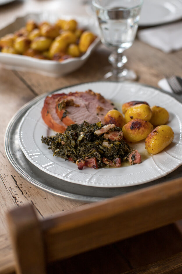 Wie macht man eigentlich klassisch Grünkohl für die ganze Familie? Das Rezept und wie man die besten süßen Kartoffeln dazu macht gibt's jetzt auf dem Blog! Guten Appetit!