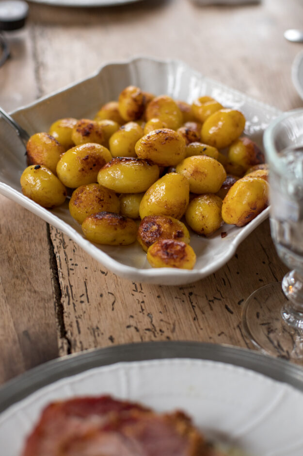 Wie macht man eigentlich klassisch Grünkohl für die ganze Familie? Das Rezept und wie man die besten süßen Kartoffeln dazu macht gibt's jetzt auf dem Blog! Guten Appetit!
