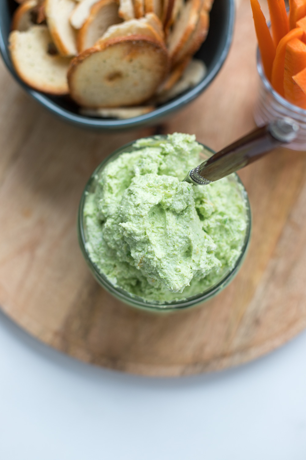 Ein leckerer Edamame Feta Dip aufs Brot oder zum Dippen