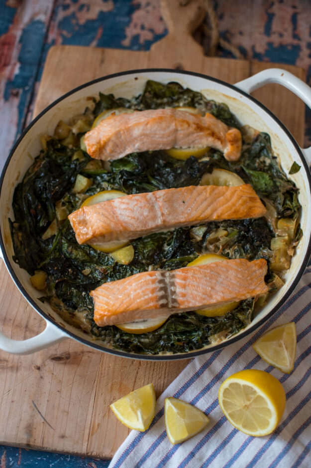 Lachs aus dem Ofen mit Spinat und Kartoffeln | tastesheriff