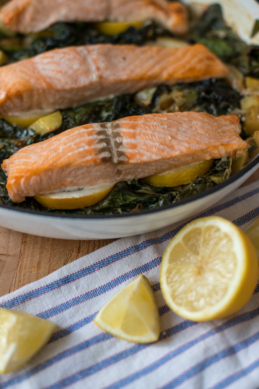 Lachs aus dem Ofen mit Spinat und Kartoffeln-6389 | tastesheriff