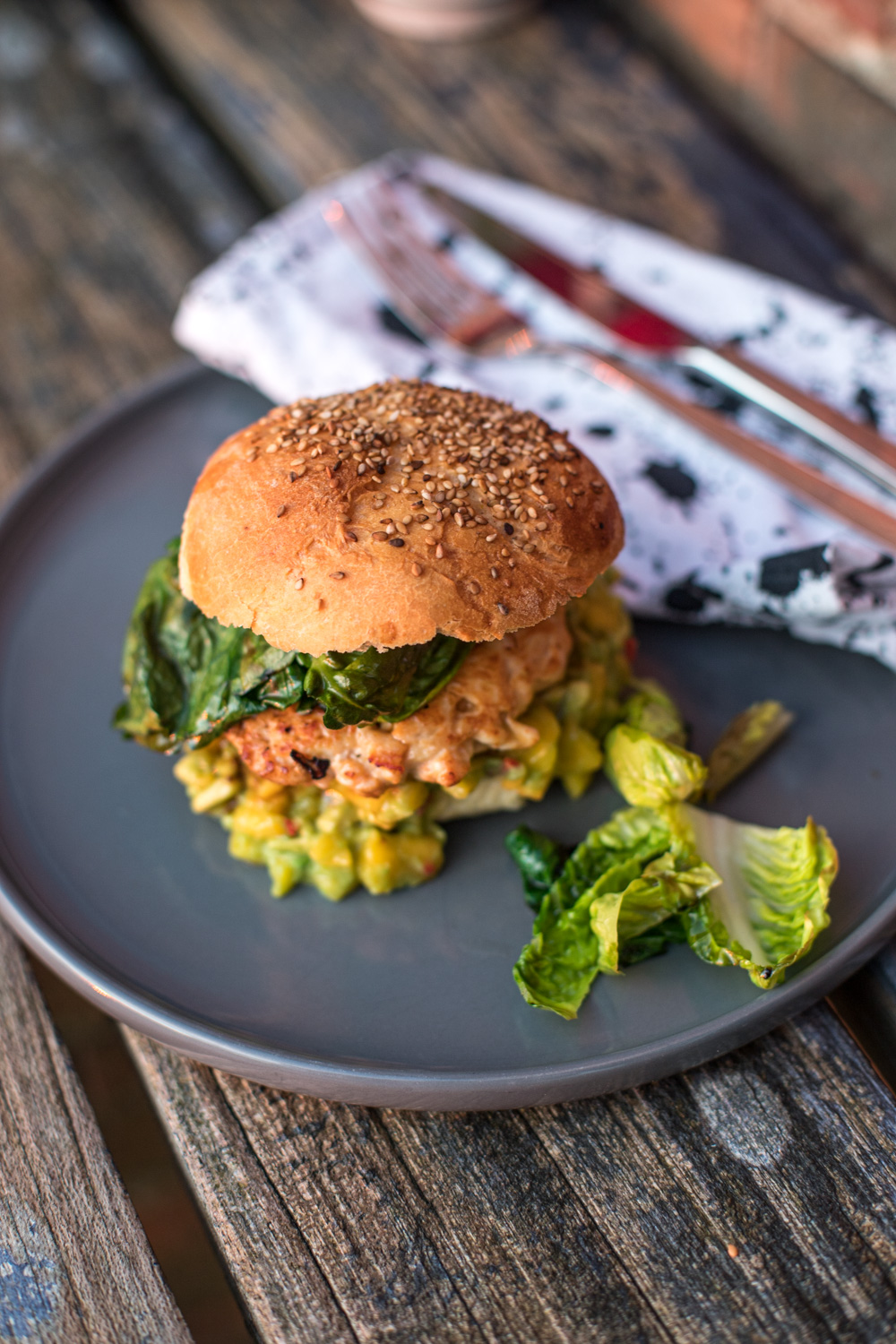Es gibt Chicken Burger mit Salsa! Einfach k&ouml;stlich und die ganze Familie wird damit gl&uuml;cklich gemacht- Jeder kann seinen Burger nach Geschmack leicht abwandeln.