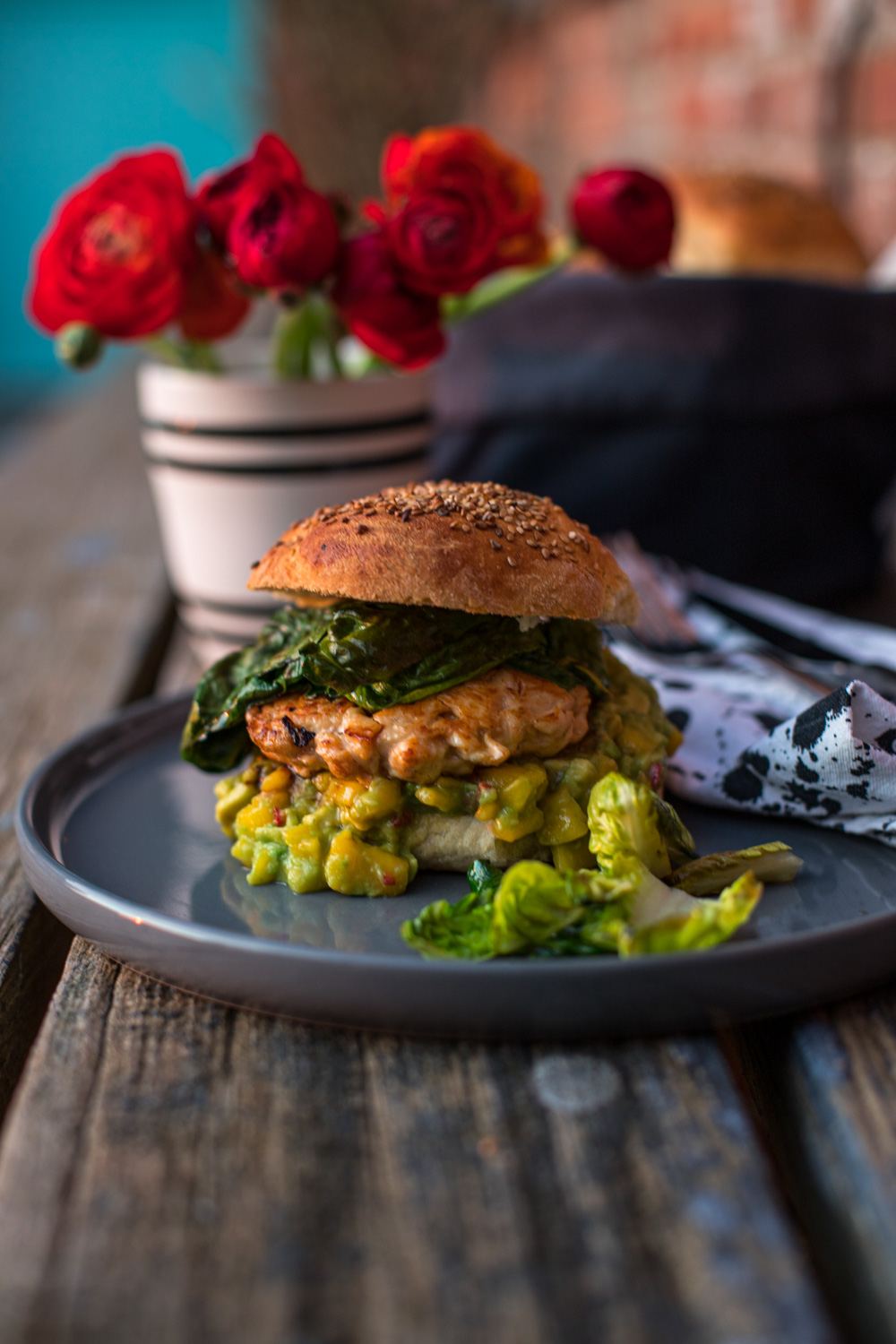 Es gibt Chicken Burger mit Salsa! Einfach k&ouml;stlich und die ganze Familie wird damit gl&uuml;cklich gemacht- Jeder kann seinen Burger nach Geschmack leicht abwandeln.