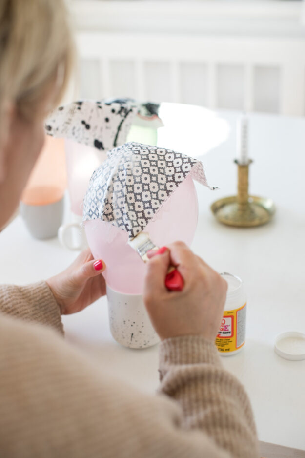 Es ist mal wieder Zeit für ein DIY! Diese kleinen Schalen aus Stoff lassen sich ganz einfach herstellen und auch die Kinder waren begeistert. Probiert es aus!