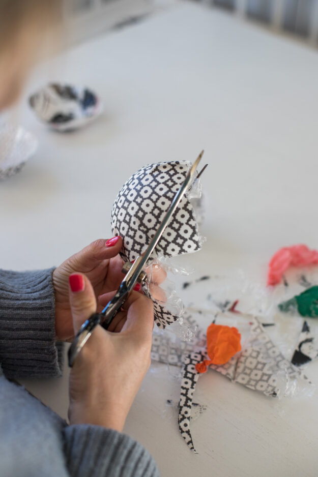 Es ist mal wieder Zeit für ein DIY! Diese kleinen Schalen aus Stoff lassen sich ganz einfach herstellen und auch die Kinder waren begeistert. Probiert es aus!
