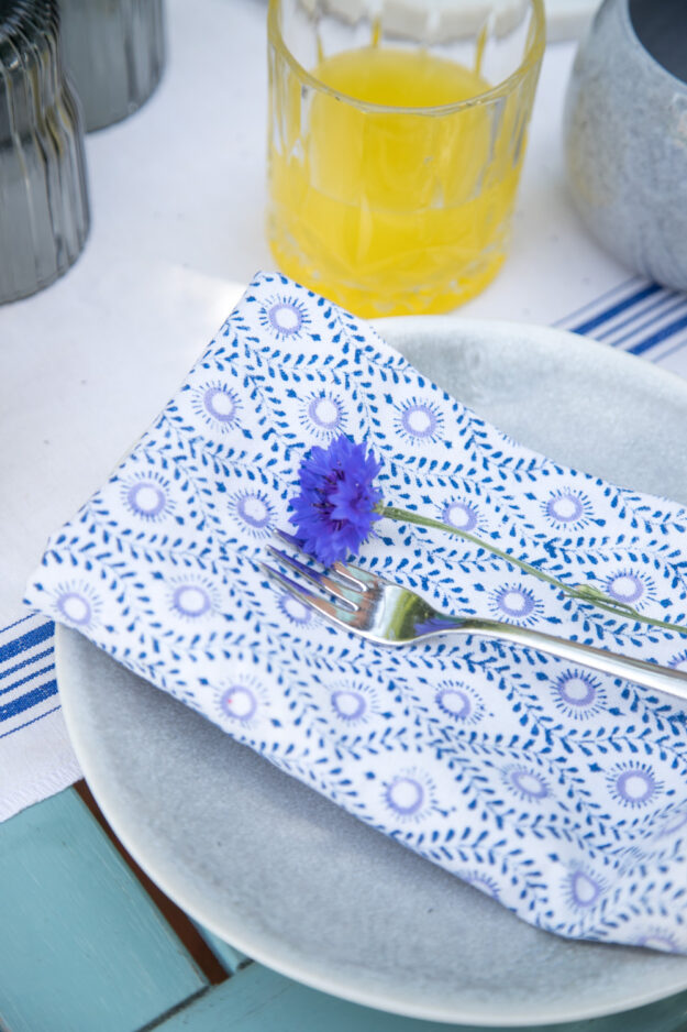 Eine Nachmittagserfrischung mit Limo-Kuchen und ein paar Tipps für den gedeckten Tisch