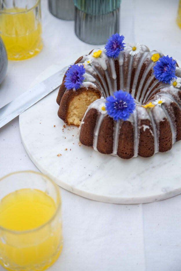 Eine Nachmittagserfrischung mit Limo-Kuchen und ein paar Tipps für den gedeckten Tisch