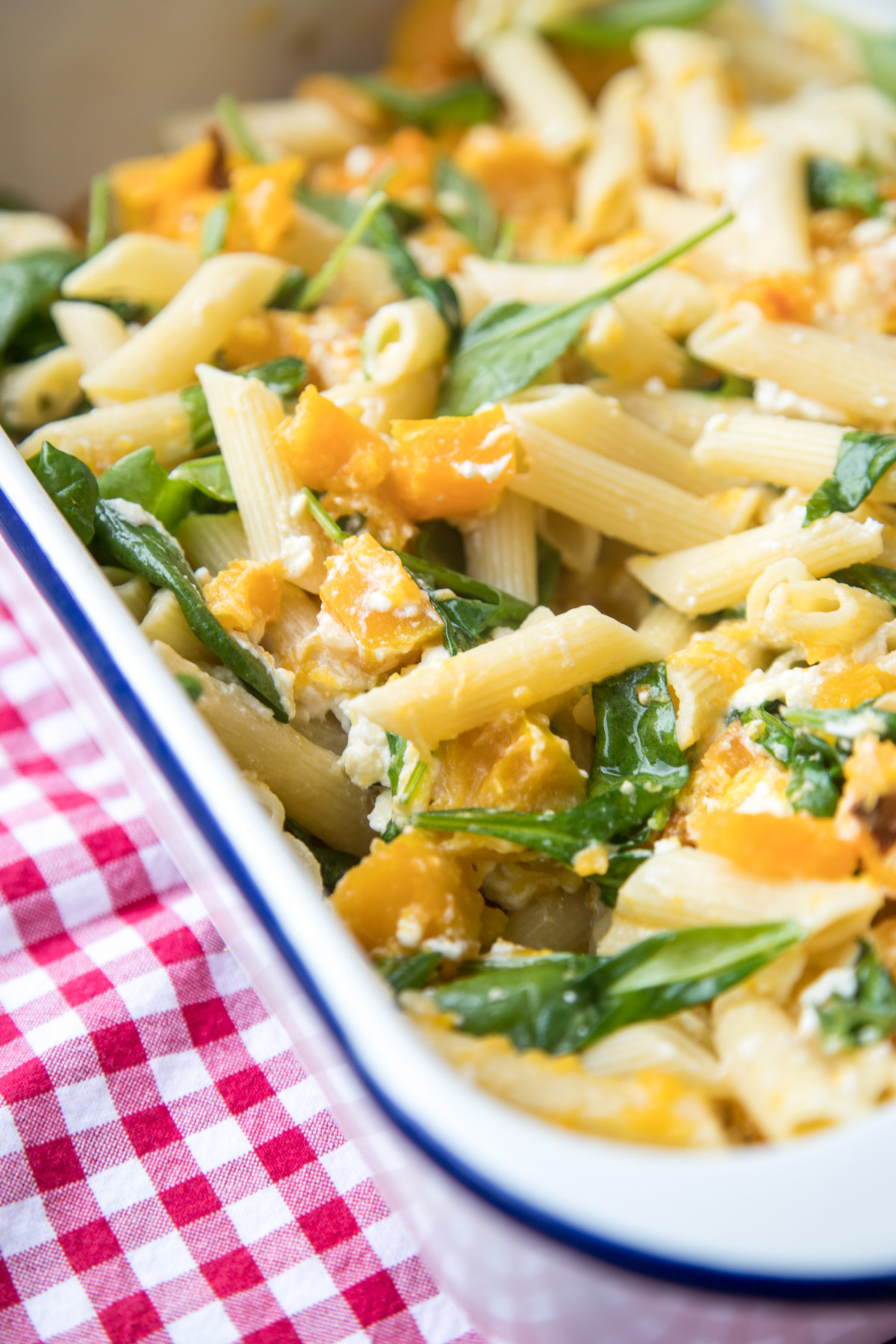 super leckere Kürbis Feta Pasta mit Spinat aus dem Ofen