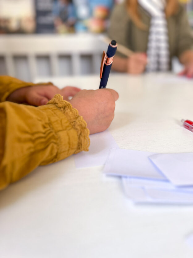 Manchmal kehrt in den Ferien ganz schnell der Alltag ein und deswegen haben wir "Ferien im Glas" vorbereitet. Ein Glas voller toller Aktivitäten und Erlebnisse!
