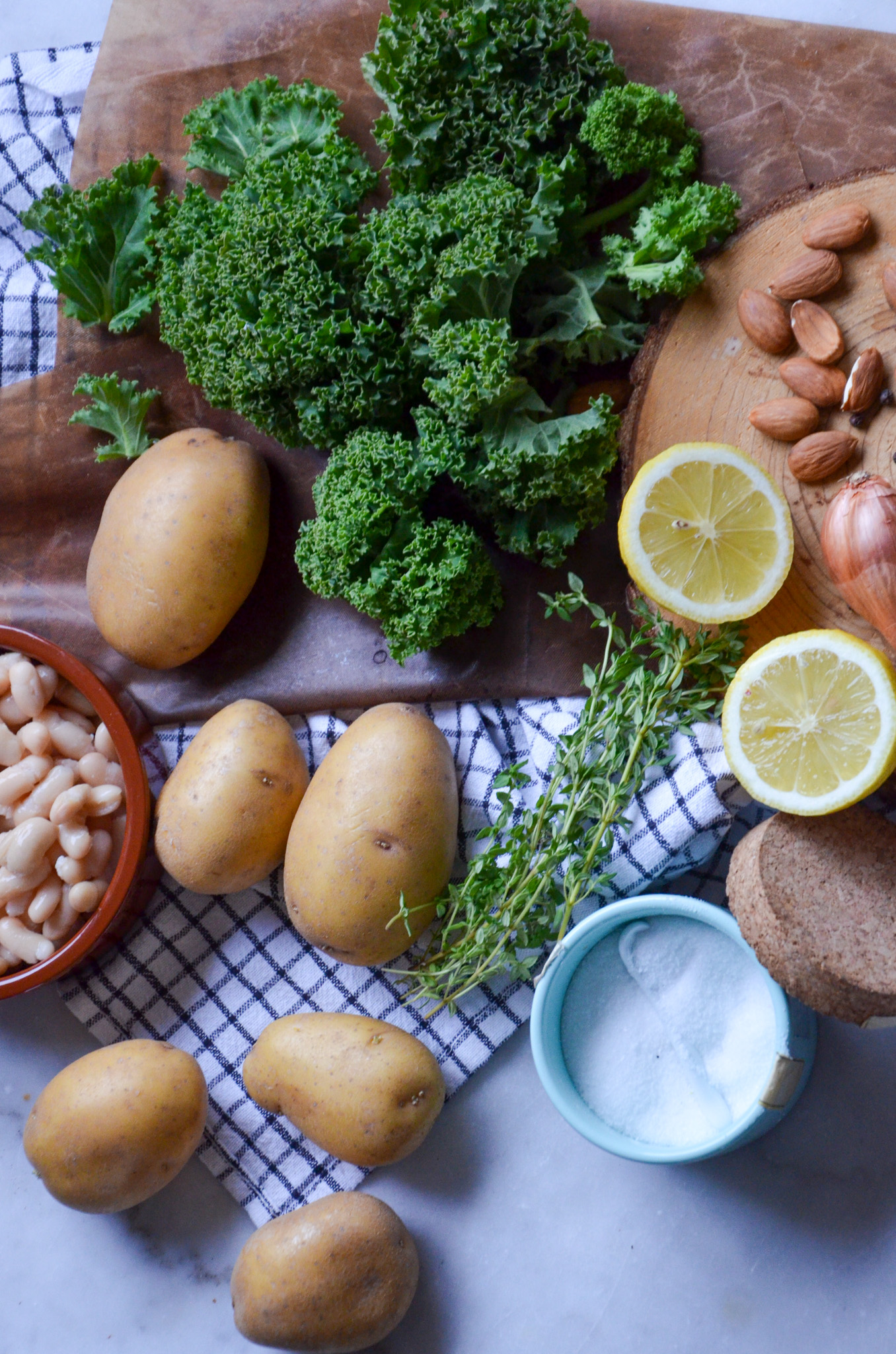 Grünkohl und Fächerkartoffeln vom Blech mit Zitronenrahm
