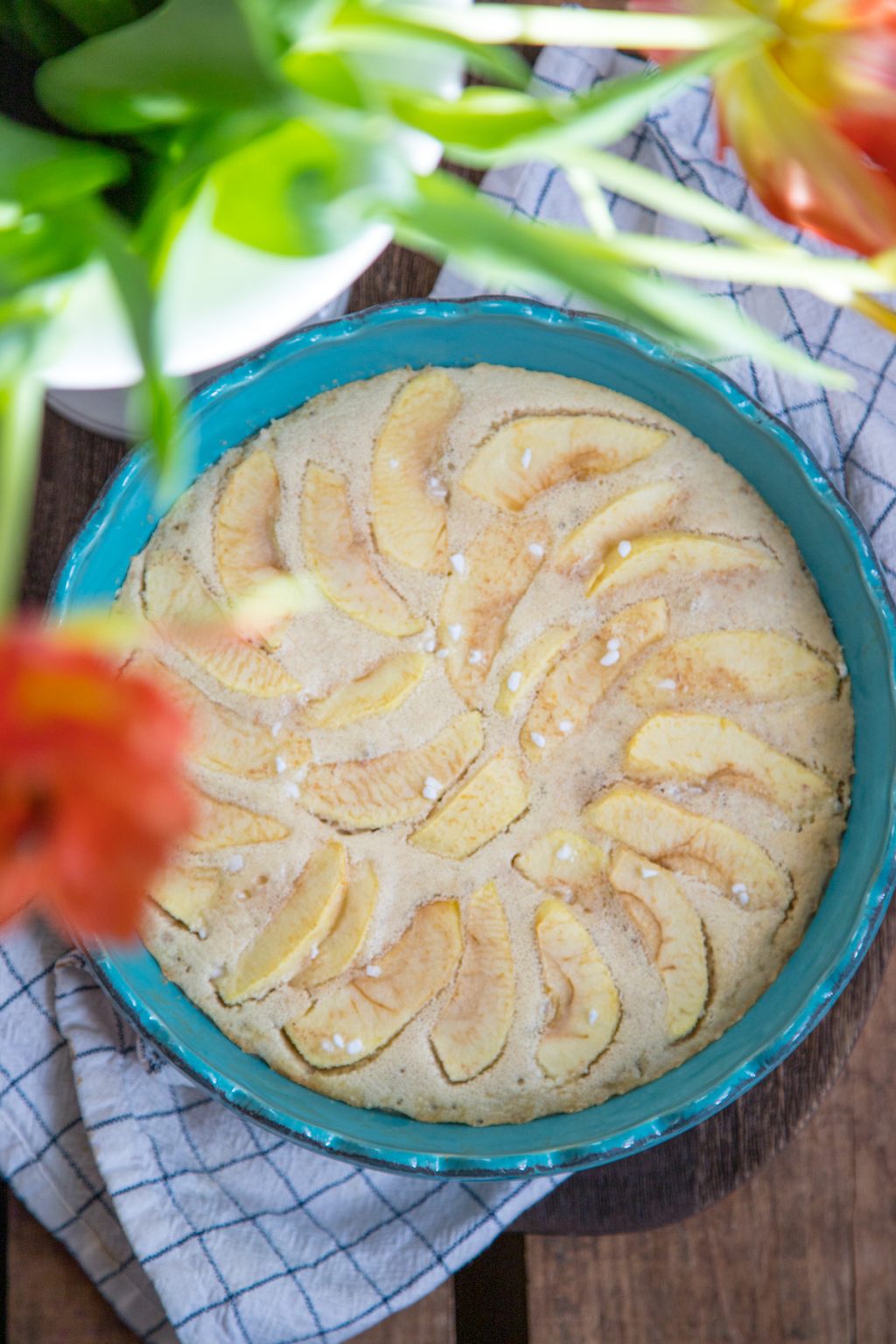Schneller Ofenpfannkuchen mit Apfel für glückliche Gesichter