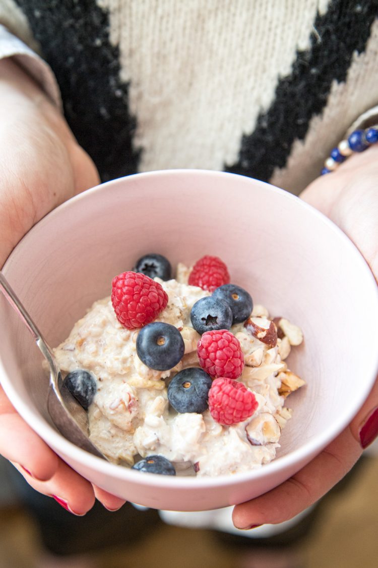 Bircher Müsli ist perfekt zum Brunch, oder wenn man am Wochenende schon weiß, dass es ne stressige Woche wird und vorbereitetes Frühstück einen entlasten wird.