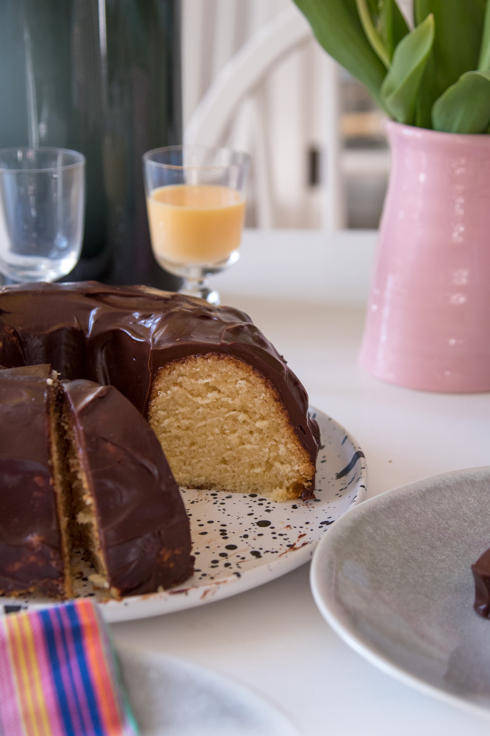 Leckerer Eierlikörkuchen mit Schokoganache | tastesheriff