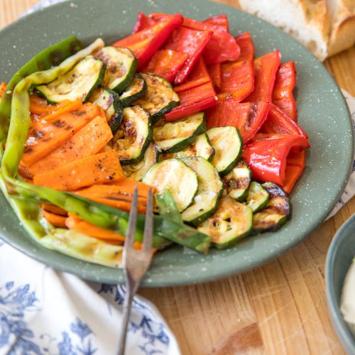 Grillgemüse aus dem Kontaktgrill zum Abendbrot oder als Vorspeise. So lecker mit etwas frischem Brot und Aioli oder Sour Creme.