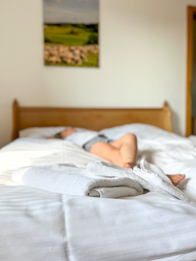 Seinen Urlaub mit einem schönen Stopover abklingen zu lassen. Das haben wir gemacht und waren für ein paar Tage in Franken im Landidyll Hotel zum alten Schloss.
