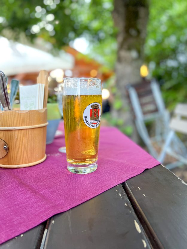 Seinen Urlaub mit einem schönen Stopover abklingen zu lassen. Das haben wir gemacht und waren für ein paar Tage in Franken im Landidyll Hotel zum alten Schloss.