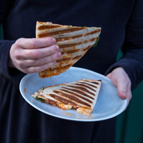 Wiedermal ein Essen nach der Devise "jede wie sie mag" - Wraps vom Kontaktgrill damit der Käse so richtig schön Fäden zieht! Alles andere ist ein Wunschkonzert.