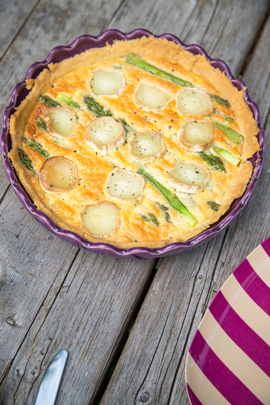 Quiche mit grünem Spargel und Ziegenkäse / tastesheriff