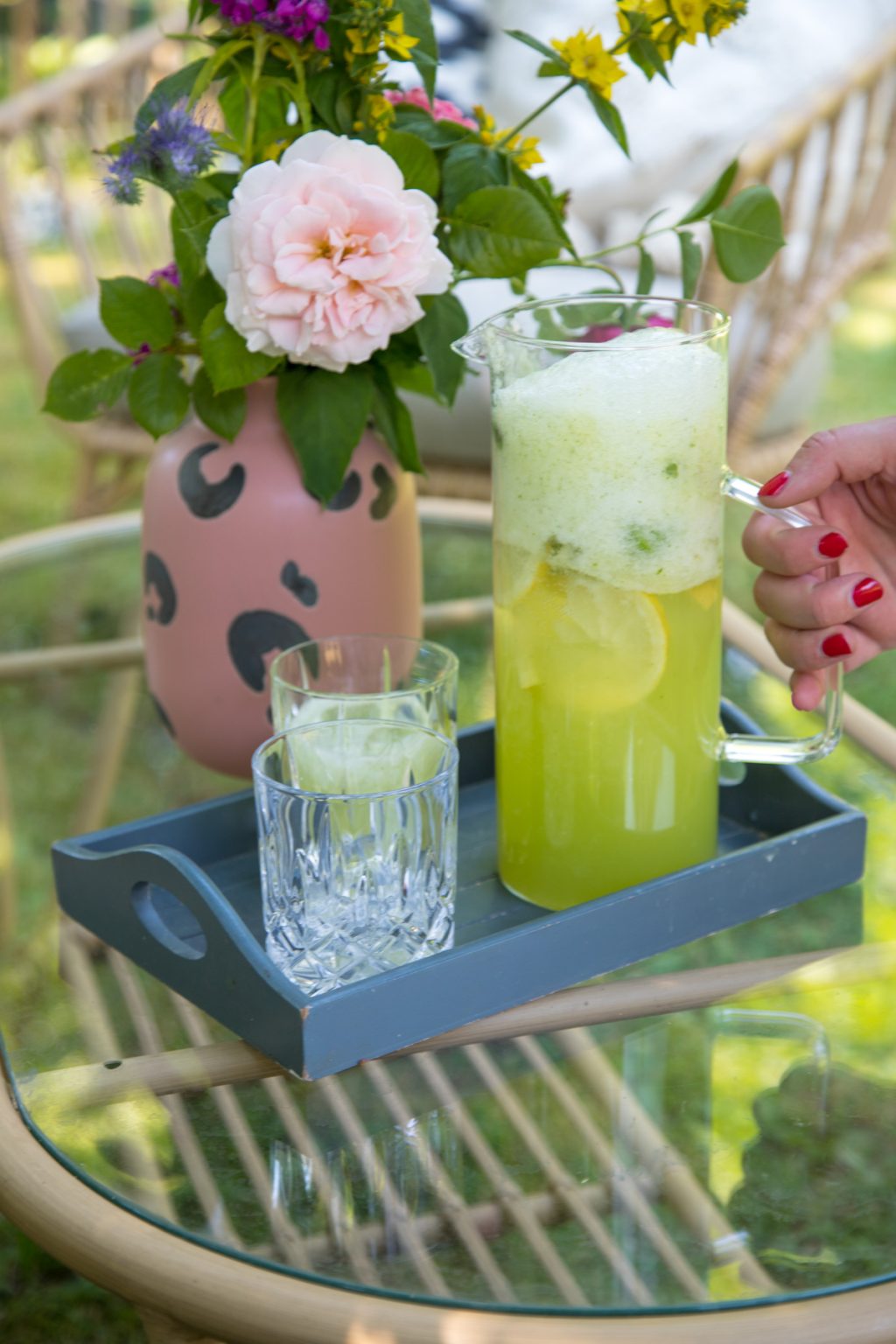 Die große Erfrischung mit meiner Zitronen-Basilikum-Limonade