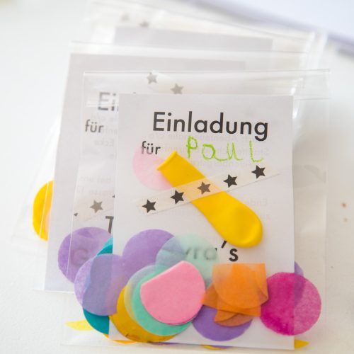 Individuelle Einladungen zum Kindergeburtstag sind doch ein Muss, oder?! Trotzdem möchte ich mich auf gar keinen Fall verrückt machen, weil es zu aufwändig ist.