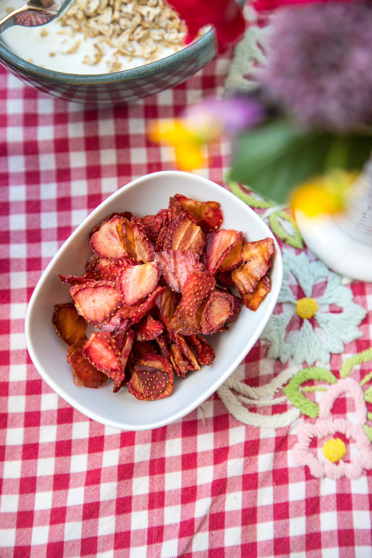 Die Arbeit ist es wert- Getrocknete Erdbeeren aus dem Ofen sind fix vorbereitet und trocknen sich im Backofen quasi von ganz alleine. Sie sind wirklich köstlich