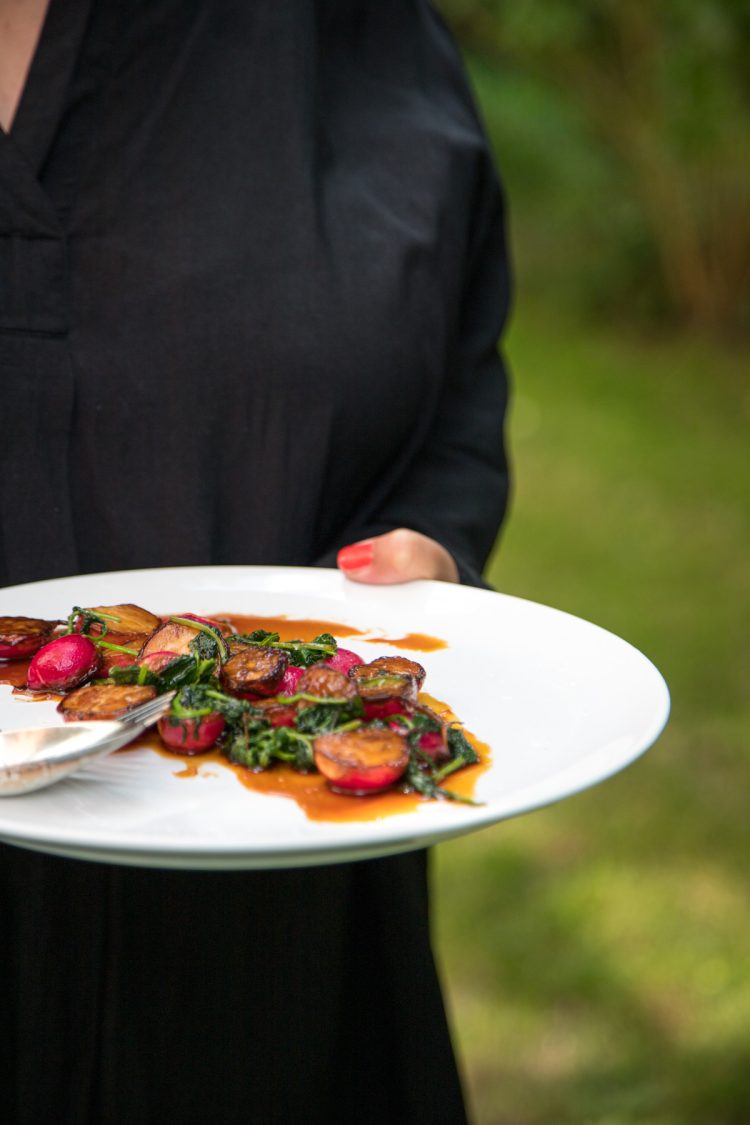 Die Vorspeise des Sommers - Sautierte Radieschen! Ich bin ganz geplättet von diesen kleinen köstlichen Dingern. Die sind perfekt als Vorspeise im Sommer...