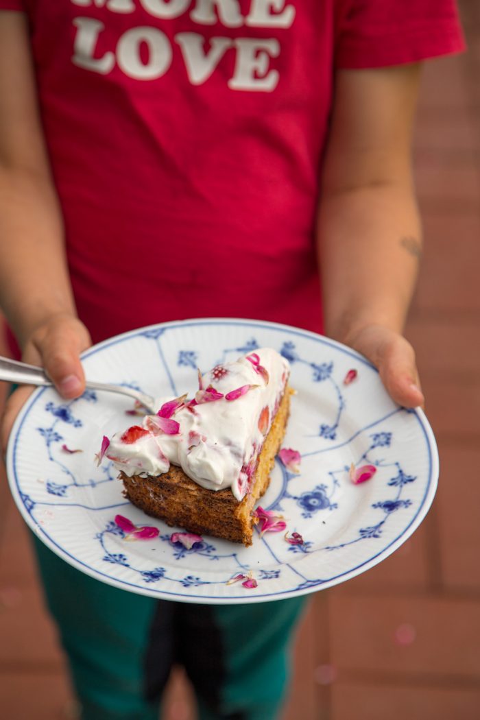 Einfacher Mandel-Beeren-Kuchen für die ganze Familie
