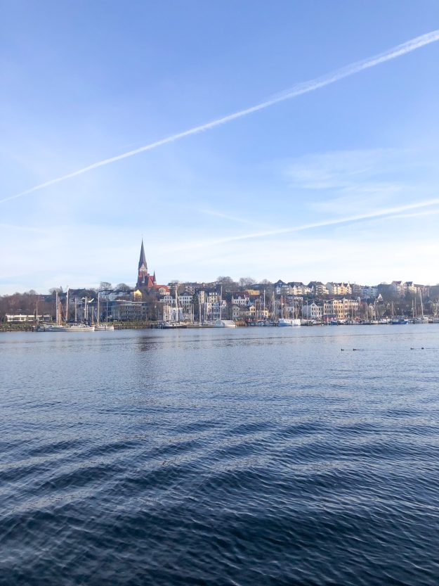 Flensburg - die hübsche Stadt an der Förde. Hier gibt es meine Shopping- und Genuss-Tipps für einen schönen Tag in der Stadt an der dänischen Grenze! Viel Spaß!