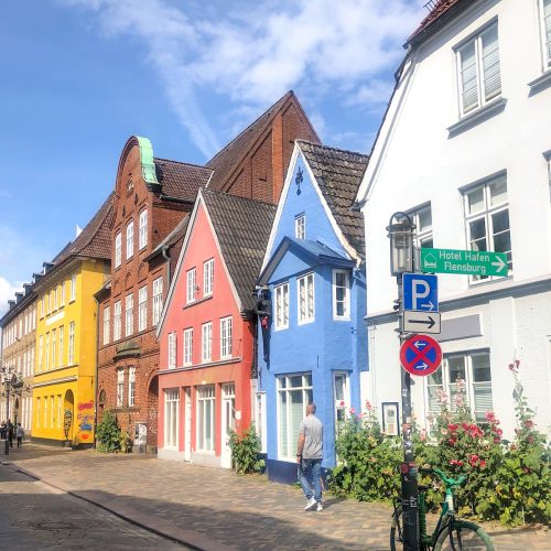 Flensburg - die hübsche Stadt an der Förde. Hier gibt es meine Shopping- und Genuss-Tipps für einen schönen Tag in der Stadt an der dänischen Grenze! Viel Spaß!