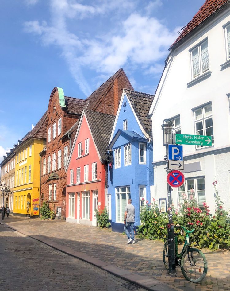 Flensburg - die hübsche Stadt an der Förde. Hier gibt es meine Shopping- und Genuss-Tipps für einen schönen Tag in der Stadt an der dänischen Grenze! Viel Spaß!