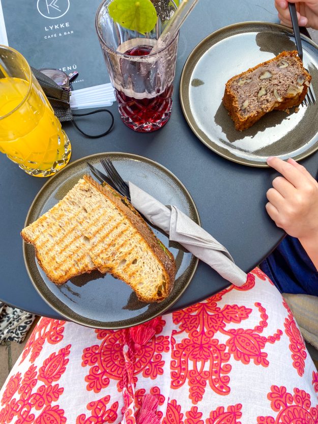 Flensburg - die hübsche Stadt an der Förde. Hier gibt es meine Shopping- und Genuss-Tipps für einen schönen Tag in der Stadt an der dänischen Grenze! Viel Spaß!