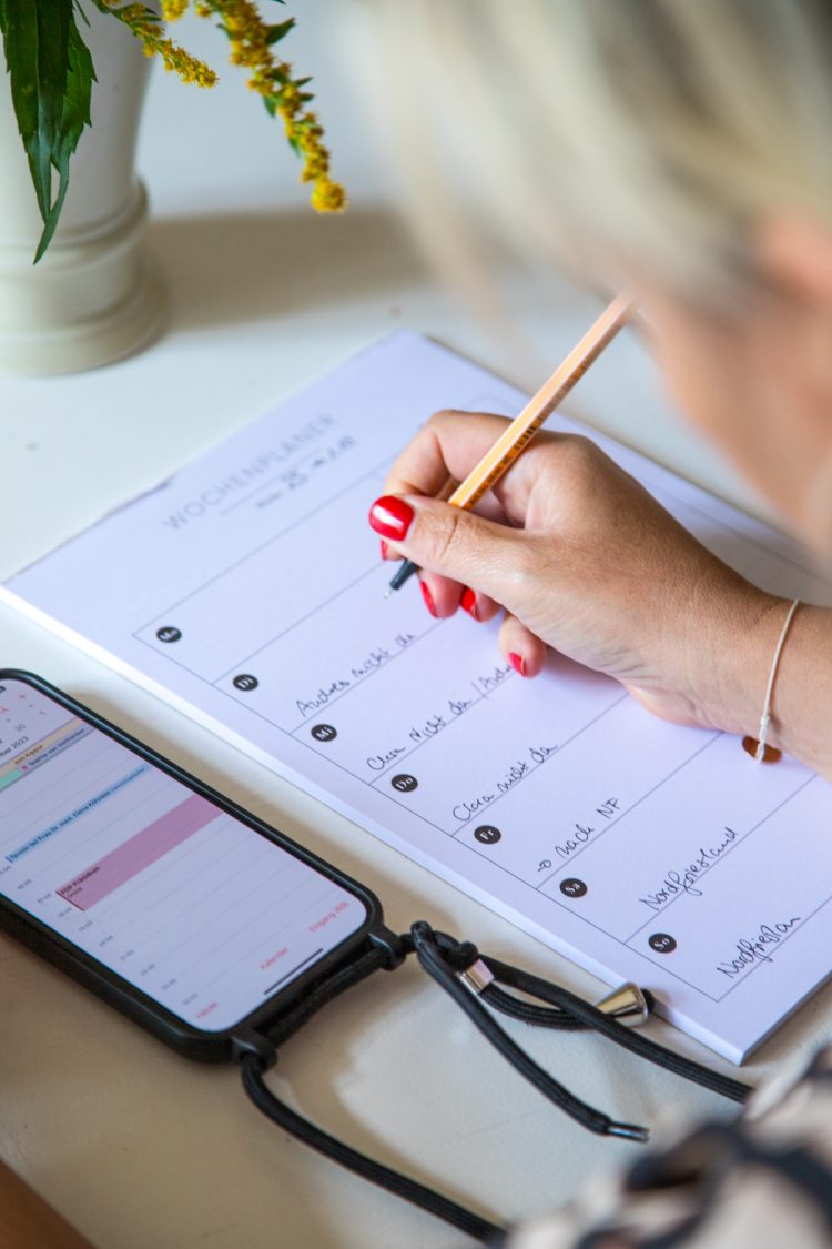 Entlastung für die ganze Familie mit der wöchentlichen Essensplanung! Wir machen das seit einiger Zeit so und alle beteiligten sind damit aller meistens happy.