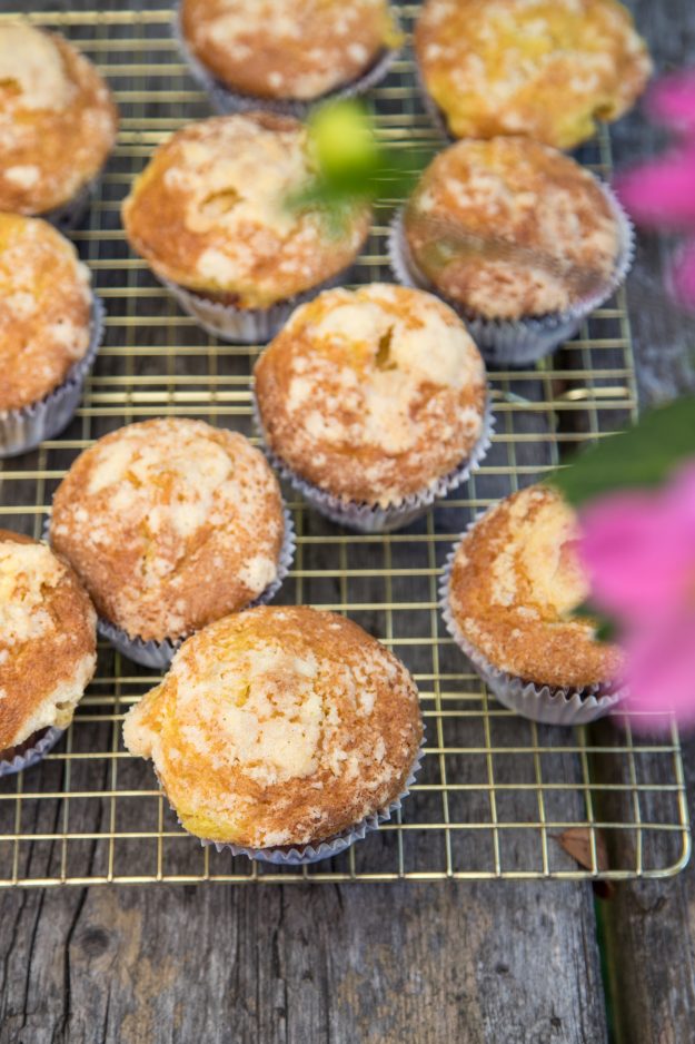Frische Zitronen-Streusel-Muffins für die Sommerzeit