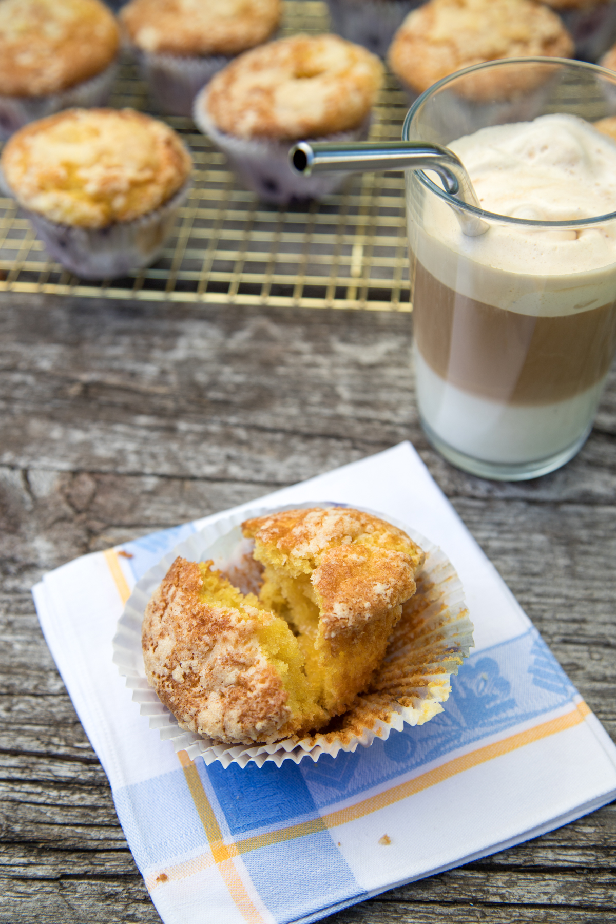 Frische Zitronen-Streusel-Muffins für die Sommerzeit