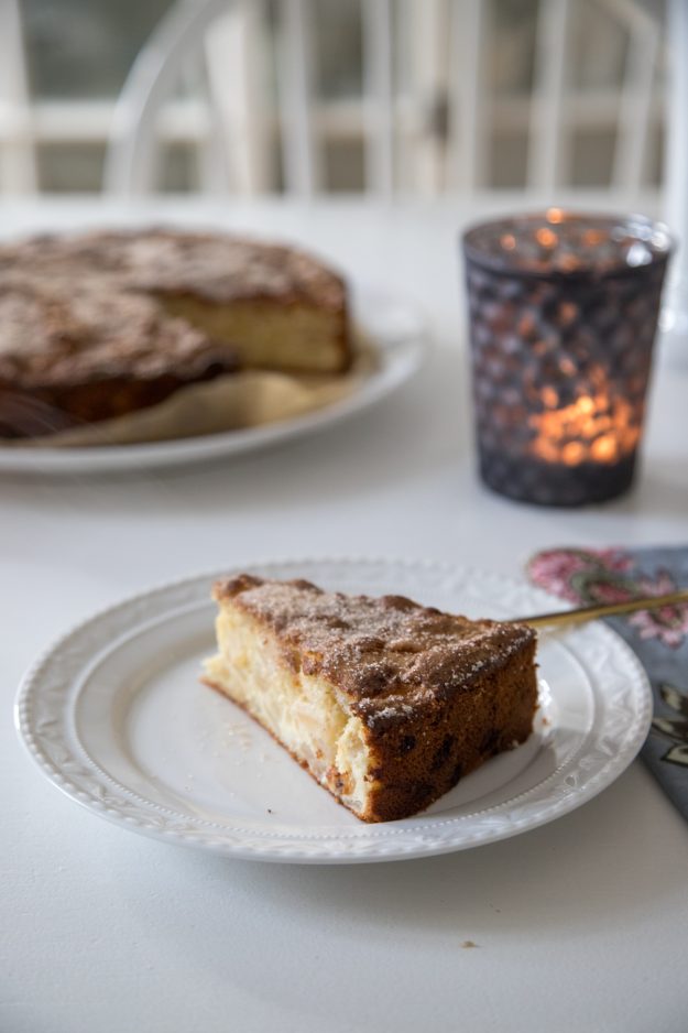 Apfelkuchen fast nur aus Äpfeln! Ich habe neulich das Rezept bei Instagram entdeckt und musste es etwas angepasst direkt nachmachen- so unglaublich saftig!