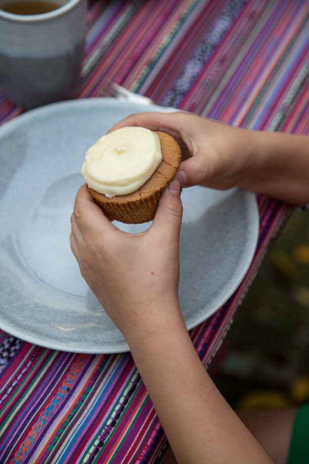 Das Rezept für super leckere Lebkuchenmuffins mit Ahornsirup Frosting