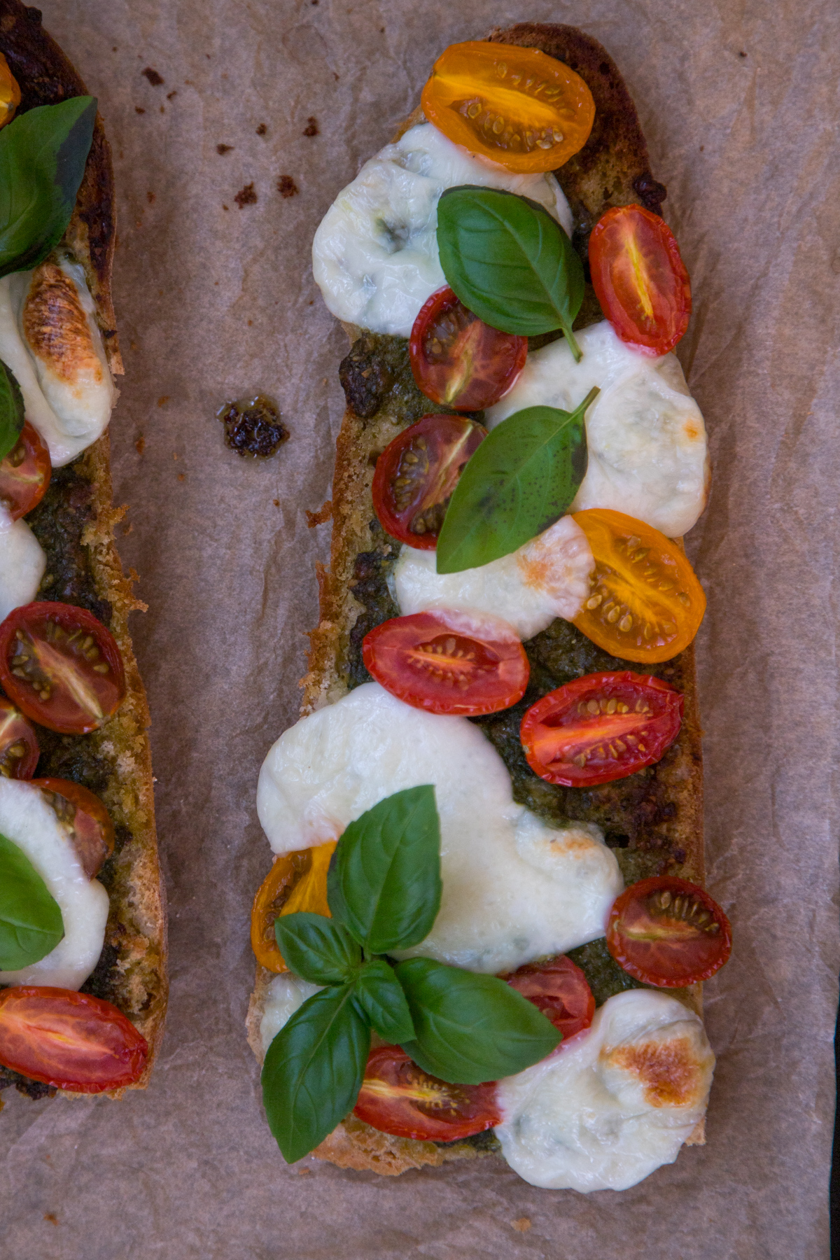 Schnelles Tomate-Mozzarella Baguette aus dem Ofen