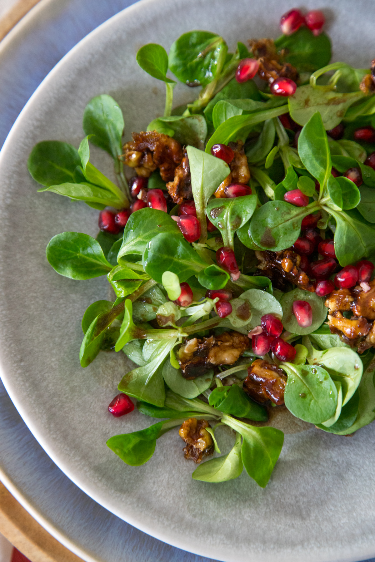 Feldsalat mit gebrannten Walnüssen und Granatapfelkernen gefällig? Der ...