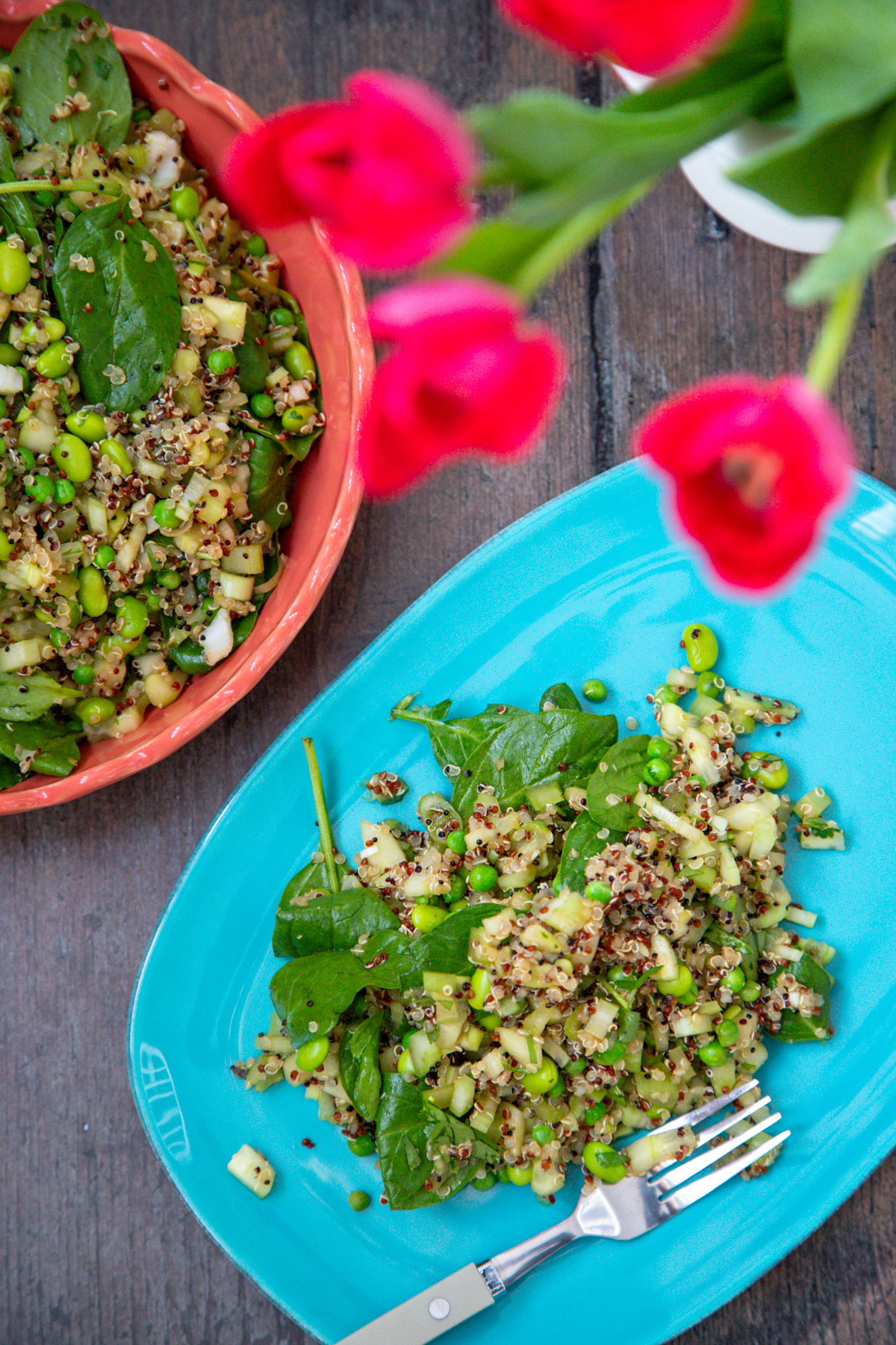Salat aus Edamame, Quinoa und Erbsen mit Asia Dressing