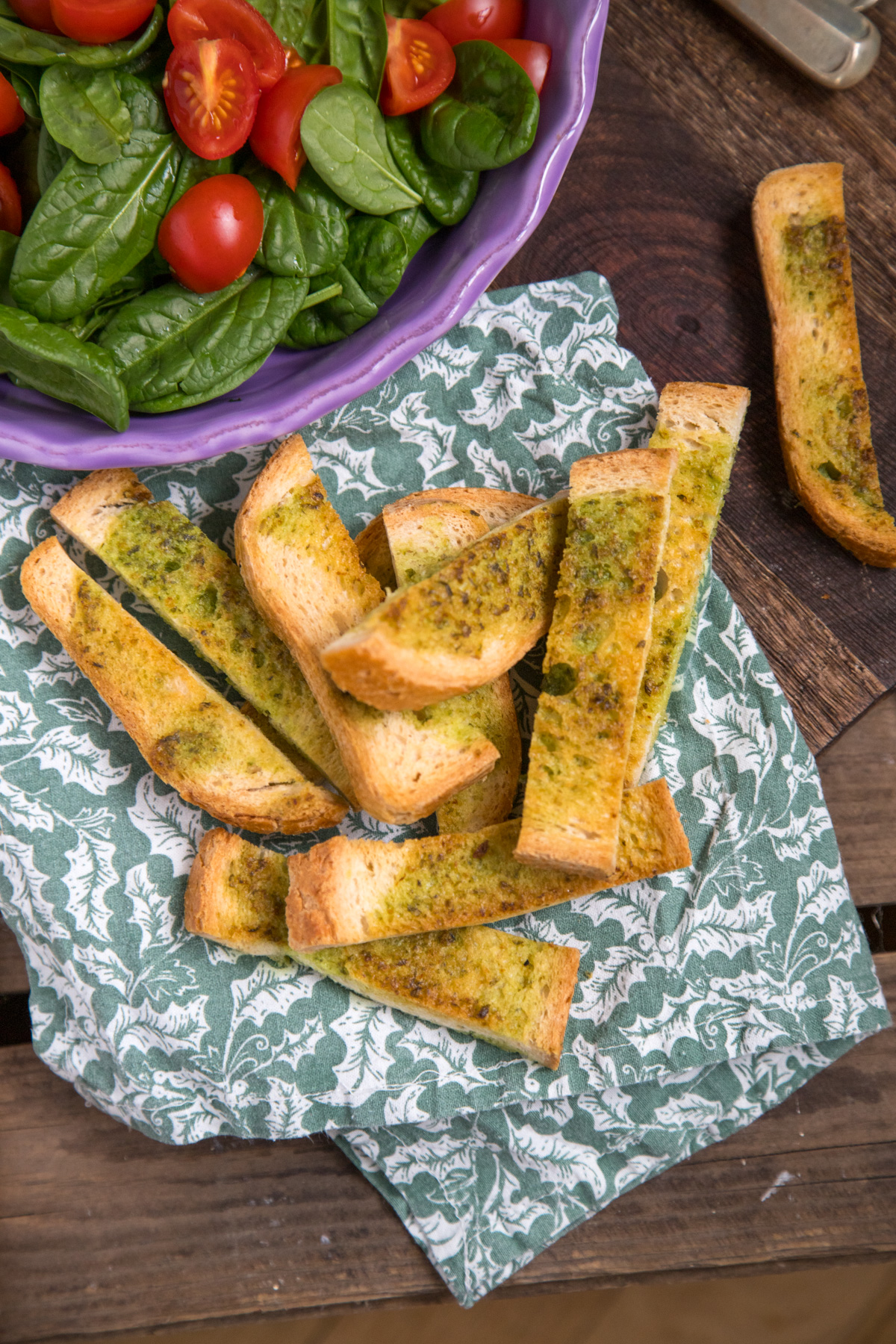 Schnelles, einfaches Kräuterbrot aus der Heißluftfritteuse