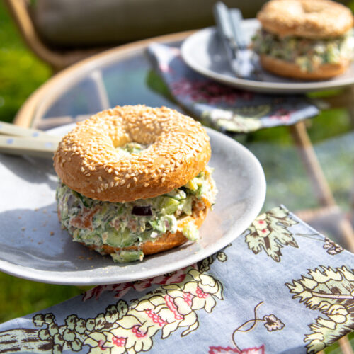 Bagel mit Smashed Lachs Avocado Creme gefällig? Der Trend ist auch nicht an mir vorbei gegangen und inzwischen ist es bei uns ein Klassiker- Einfach zu köstlich